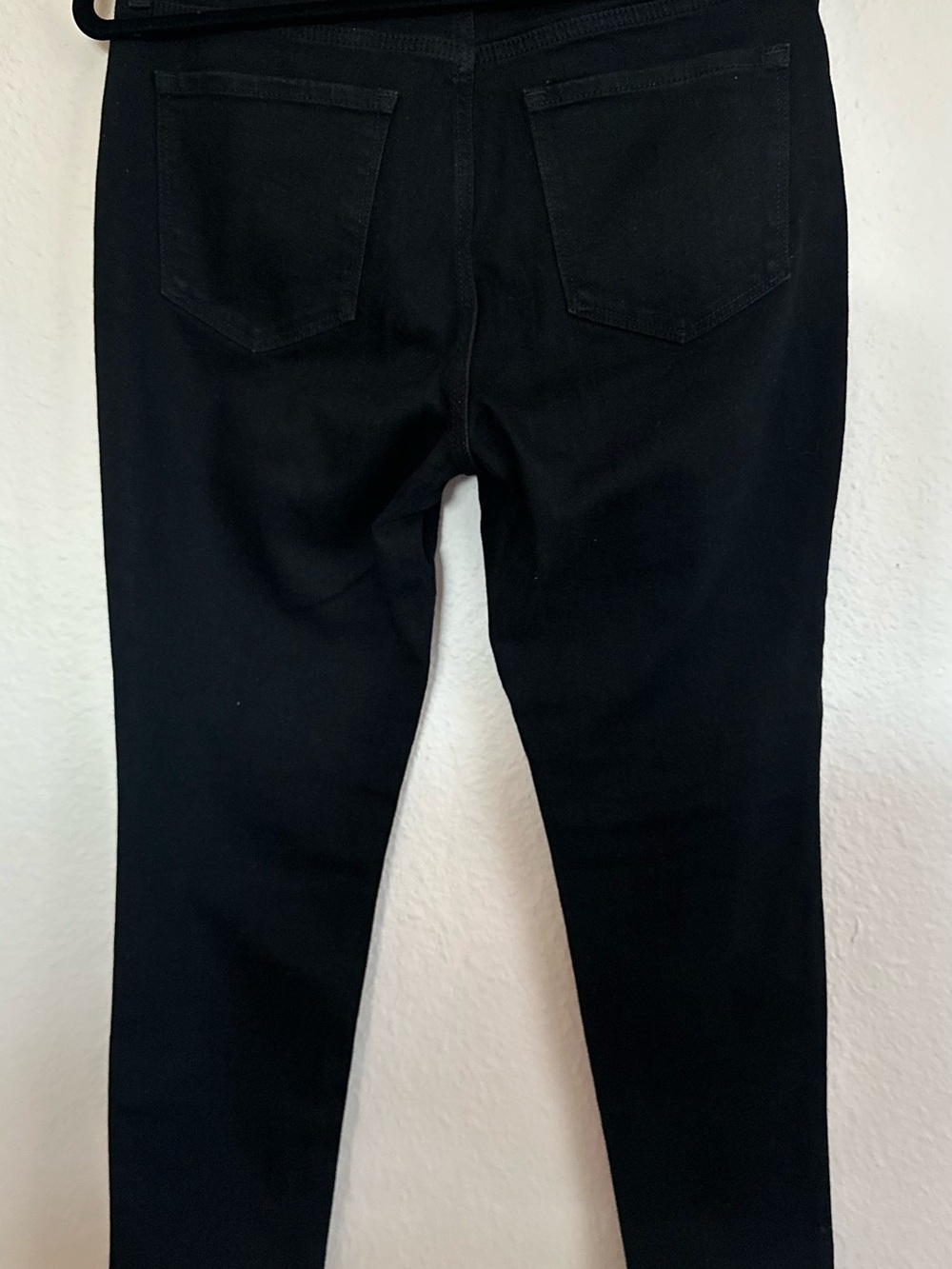 Old Navy Women's Black Skinny Jeans - Back Pocket Detail